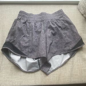 lululemon heather gray low rise 4 inch hotty hots size 4